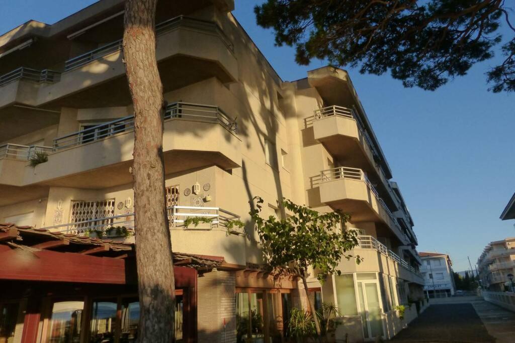 Apartamento A 1ª Linea De Mar, Vilafortuny กัมบริลส์ ภายนอก รูปภาพ